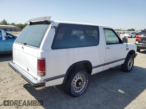 1988 Chevrolet Blazer with VIN 1GNCT18RXJ8123795, listed as a Copart auction lot 55357225 with 161,348 mi miles and Non repairable. Bid and sale history available at DreamBid. Image 3.