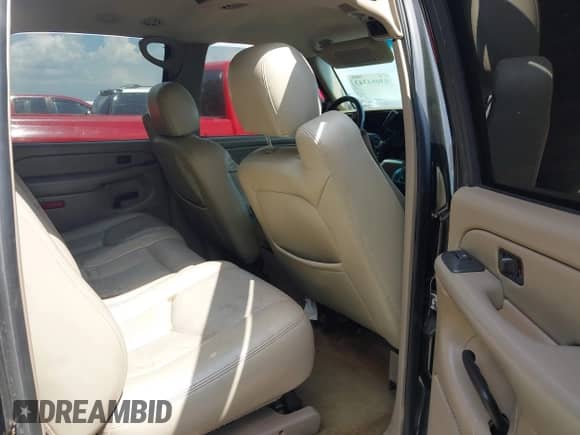 2005 Chevrolet Suburban LT with VIN 3GNEC16Z75G289736, listed as a IAAI auction lot 43054343 with Not provided miles and . Bid and sale history available at DreamBid. Image 8.