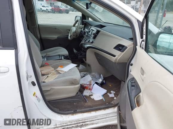 2011 Toyota Sienna LE AAS with VIN 5TDKK3DC4BS033446, listed as a IAAI auction lot 43031640 with 308,152 mi miles and . Bid and sale history available at DreamBid. Image 5.