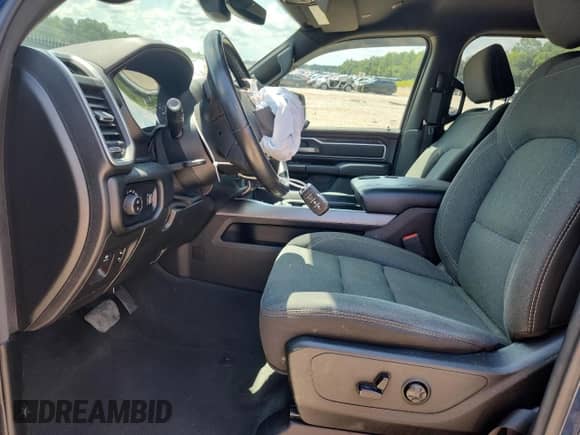 2020 Ram 1500 Big Horn z VIN 1C6SRFFT2LN212724, wystawiony jako Copart lot #71851745 z przebiegiem 74 296 mil mil oraz Szkoda całkowita • Salvage title. Historia ofert i sprzedaży dostępna na DreamBid. Obrazek 7.