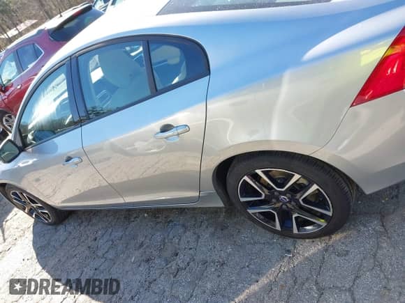 2018 Volvo S60 Dynamic с VIN YV126MFL4J2451903, выставлен на аукционе IAAI как лот 41844843 с пробегом 118 026 миль миль и . История ставок и продаж доступна на DreamBid. Изображение 14.