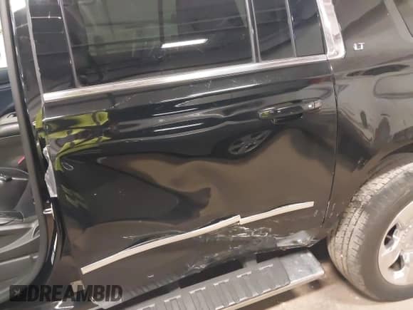 2017 Chevrolet Suburban LT с VIN 1GNSKHKC4HR199075, выставлен на аукционе IAAI как лот 42632756 с пробегом 175 191 миль миль и . История ставок и продаж доступна на DreamBid. Изображение 6.