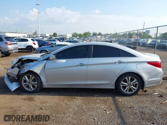 2011 Hyundai Sonata Limited with VIN 5NPEC4AC8BH284710, listed as a IAAI auction lot 42866035 with 191,587 mi miles and . Bid and sale history available at DreamBid. Image 14.
