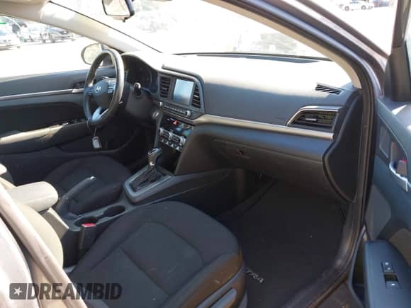 2019 Hyundai Elantra SEL z VIN 5NPD84LF4KH450189, wystawiony jako IAAI lot #42563612 z przebiegiem 71 688 mil mil oraz . Historia ofert i sprzedaży dostępna na DreamBid. Obrazek 5.