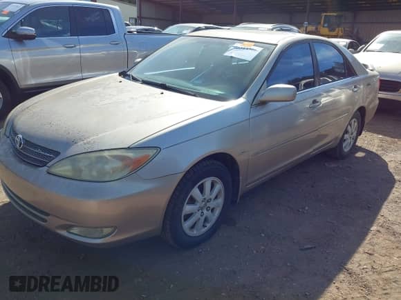 2004 Toyota Camry XLE with VIN 4T1BE32KX4U264265, listed as a IAAI auction lot 43513716 with 300,064 mi miles and . Bid and sale history available at DreamBid. Image 2.