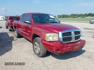 2007 Dodge Dakota SLT with VIN 1D7HW48P17S180121, listed as a IAAI auction lot 43019259 with 170,128 mi miles and . Bid and sale history available at DreamBid. Image 1.