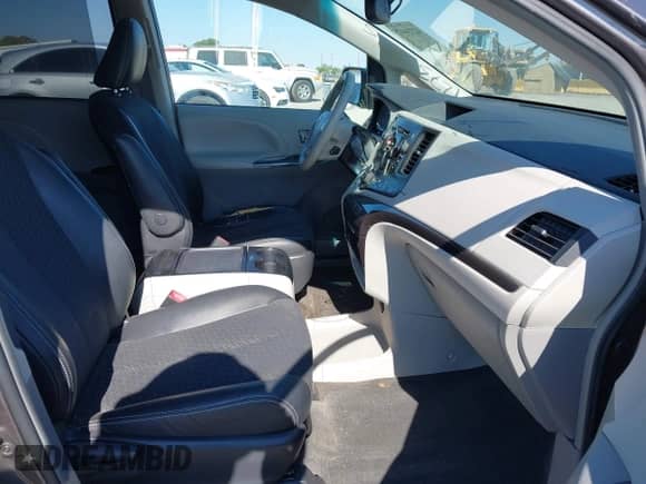 2013 Toyota Sienna SE with VIN 5TDXK3DC2DS352630, listed as a IAAI auction lot 42734475 with 134,467 mi miles and . Bid and sale history available at DreamBid. Image 5.