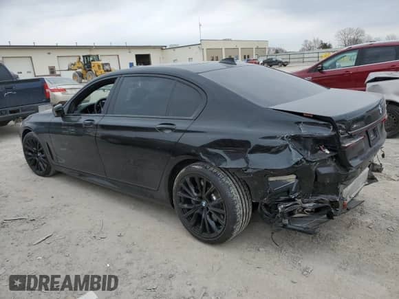 2021 BMW 7 Series 750i xDrive with VIN WBA7U2C05MCF78609, listed as a Copart auction lot 47082095 with 29,692 mi miles and Salvage title. Bid and sale history available at DreamBid. Image 2.