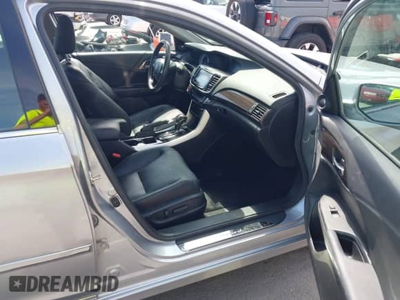 2016 Honda Accord Touring with VIN 1HGCR3F97GA031715, listed as a IAAI auction lot 43144733 with Not provided miles and . Bid and sale history available at DreamBid. Image 5.