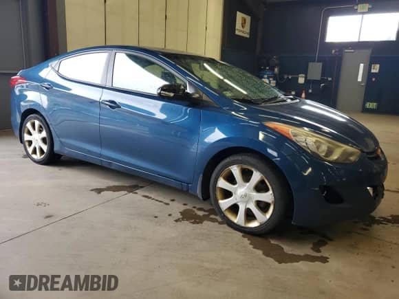 2013 Hyundai Elantra GLS z VIN KMHDH4AE7DU941855, wystawiony jako Copart lot #86056775 z przebiegiem 208 749 mil mil oraz Czysty tytuł • Clean title. Historia ofert i sprzedaży dostępna na DreamBid. Obrazek 4.