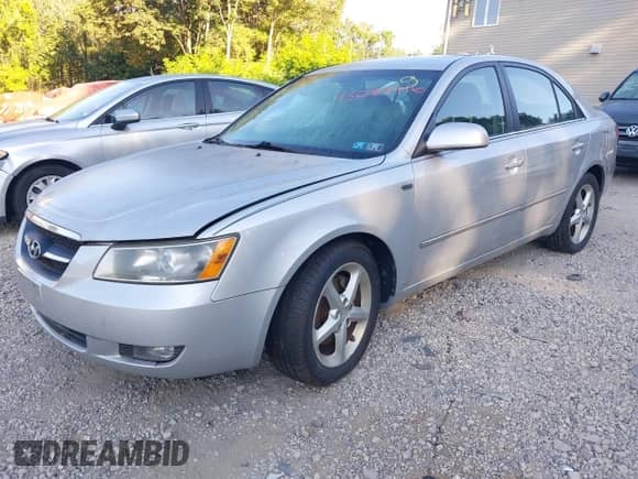 2007 Hyundai Sonata SE z VIN 5NPEU46F57H270755, wystawiony jako IAAI lot #43089916 z przebiegiem 132 898 mil mil oraz . Historia ofert i sprzedaży dostępna na DreamBid. Obrazek 2.