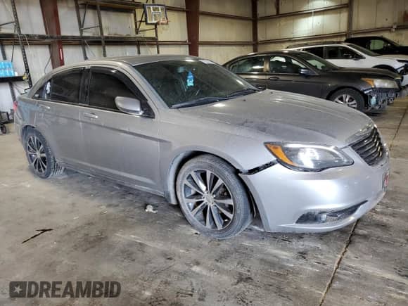 2014 Chrysler 200 Touring with VIN 1C3CCBBG8EN151662, listed as a Copart auction lot 62429385 with 145,979 mi miles and Clean title. Bid and sale history available at DreamBid. Image 4.