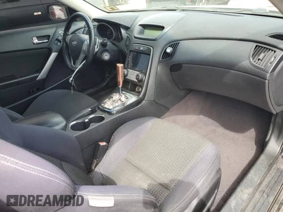 2010 Hyundai Genesis Coupe с VIN KMHHT6KD9AU014398, выставлен на аукционе Copart как лот 54238295 с пробегом 138 069 миль миль и Списание • Salvage title. История ставок и продаж доступна на DreamBid. Изображение 8.
