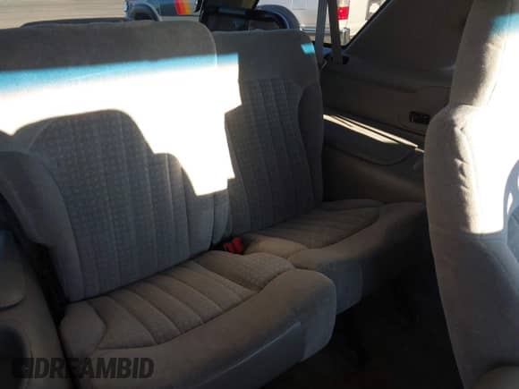 2002 Chevrolet Blazer LS с VIN 1GNCS18W12K127425, выставлен на аукционе IAAI как лот 41823290 с пробегом 182 949 миль миль и . История ставок и продаж доступна на DreamBid. Изображение 8.