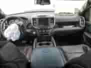 2020 Ram 1500 Laramie z VIN 1C6SRFJTXLN219783, wystawiony jako Copart lot #69056875 z przebiegiem 42 417 mil mil oraz Nie do naprawy • Non repairable. Historia ofert i sprzedaży dostępna na DreamBid. Obrazek 8.