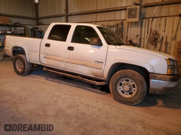 2004 Chevrolet Silverado 2500 LS z VIN 1GCGC23U54F198285, wystawiony jako Copart lot #42118685 z przebiegiem 138 664 mil mil oraz Szkoda całkowita • Salvage title. Historia ofert i sprzedaży dostępna na DreamBid. Obrazek 4.