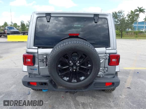 2021 Jeep Wrangler Unlimited Sahara z VIN 1C4JJXP67MW686559, wystawiony jako IAAI lot #42560577 z przebiegiem 43 902 mil mil oraz . Historia ofert i sprzedaży dostępna na DreamBid. Obrazek 16.