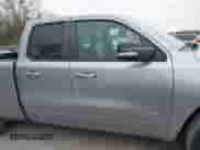 2022 Ram 1500 Big Horn z VIN 1C6RREBG3NN173629, wystawiony jako IAAI lot #40765434 z przebiegiem 57 662 mil mil oraz . Historia ofert i sprzedaży dostępna na DreamBid. Obrazek 13.