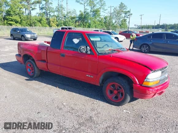 2000 Chevrolet S-10 LS with VIN 1GCCS1957Y8281688, listed as a IAAI auction lot 42932927 with 190,670 mi miles and . Bid and sale history available at DreamBid. Image 1.