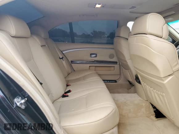 2008 BMW 7 Series 750Li z VIN WBAHN83588DT82452, wystawiony jako Copart lot #83760435 z przebiegiem 114 978 mil mil oraz Czysty tytuł • Clean title. Historia ofert i sprzedaży dostępna na DreamBid. Obrazek 10.