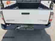 2015 Toyota Tacoma PreRunner z VIN 5TFTX4GN5FX050992, wystawiony jako IAAI lot #42655156 z przebiegiem 66 502 mil mil oraz . Historia ofert i sprzedaży dostępna na DreamBid. Obrazek 6.