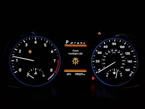 2018 Hyundai Kona Ultimate с VIN KM8K5CA50JU124331, выставлен на аукционе Copart как лот 61918805 с пробегом 195 237 миль миль и Списание • Salvage title. История ставок и продаж доступна на DreamBid. Изображение 9.