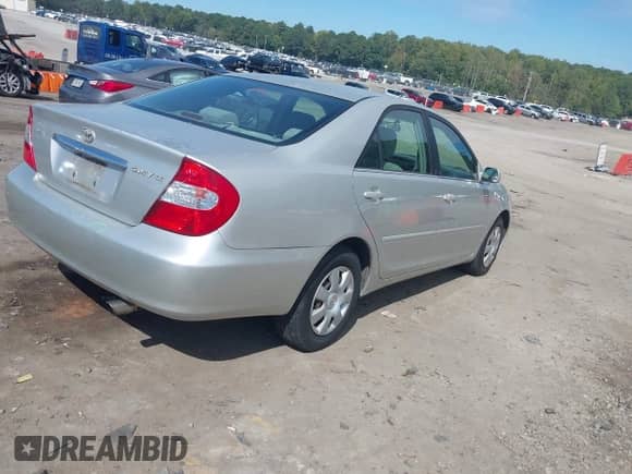 2002 Toyota Camry LE z VIN 4T1BE32KX2U638242, wystawiony jako IAAI lot #43350493 z przebiegiem 221 220 mil mil oraz . Historia ofert i sprzedaży dostępna na DreamBid. Obrazek 4.