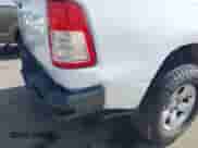 2020 Ram 1500 Big Horn z VIN 1C6RREFT3LN372491, wystawiony jako IAAI lot #42881053 z przebiegiem 75 639 mil mil oraz . Historia ofert i sprzedaży dostępna na DreamBid. Obrazek 6.