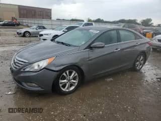 2013 Hyundai Sonata Limited z VIN 5NPEC4AC9DH698002, wystawiony jako Copart lot #81353205 z przebiegiem 176 186 mil mil oraz Szkoda całkowita • Salvage title. Historia ofert i sprzedaży dostępna na DreamBid. Obrazek 1.