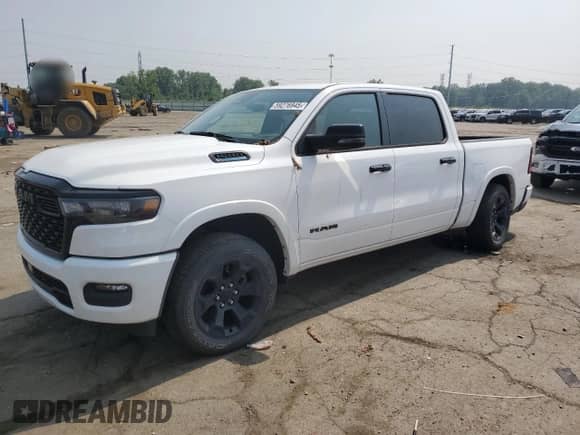 2025 Ram 1500 Big Horn z VIN 1C6RRFFG7SN501047, wystawiony jako Copart lot #59276945 z przebiegiem 21 325 mil mil oraz Szkoda całkowita • Salvage title. Historia ofert i sprzedaży dostępna na DreamBid. Obrazek 1.