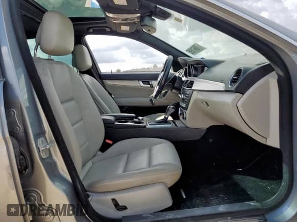2014 Mercedes-Benz C 250 Sport with VIN WDDGF4HB0EG254273, listed as a Copart auction lot 70661895 with 117,284 mi miles and Salvage title. Bid and sale history available at DreamBid. Image 7.