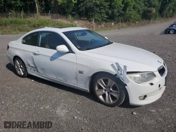 2011 BMW 3 Series 328i xDrive с VIN WBAKF5C5XBE655233, выставлен на аукционе Copart как лот 68927715 с пробегом 180 059 миль миль и Списание • Salvage title. История ставок и продаж доступна на DreamBid. Изображение 4.