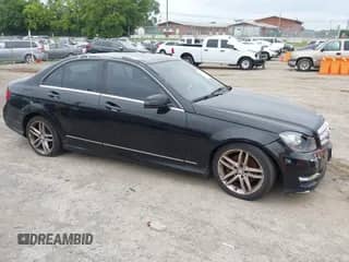 2012 Mercedes-Benz C 300 Sport с VIN WDDGF8BB4CR195326, выставлен на аукционе IAAI как лот 42892624 с пробегом 195 698 миль миль и . История ставок и продаж доступна на DreamBid. Изображение 1.