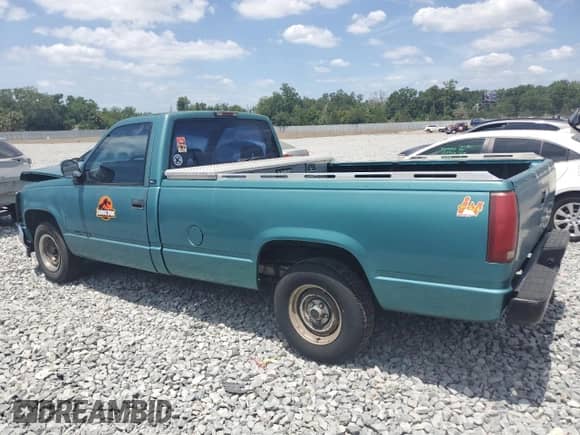 1994 GMC Sierra 1500 with VIN 1GTEC14Z3RZ565959, listed as a Copart auction lot 55407215 with 317,066 mi miles and Salvage title. Bid and sale history available at DreamBid. Image 2.