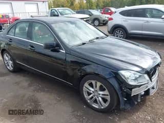 2013 Mercedes-Benz C 300 Sport с VIN WDDGF8AB6DG111635, выставлен на аукционе IAAI как лот 43279696 с пробегом 61 506 миль миль и . История ставок и продаж доступна на DreamBid. Изображение 1.