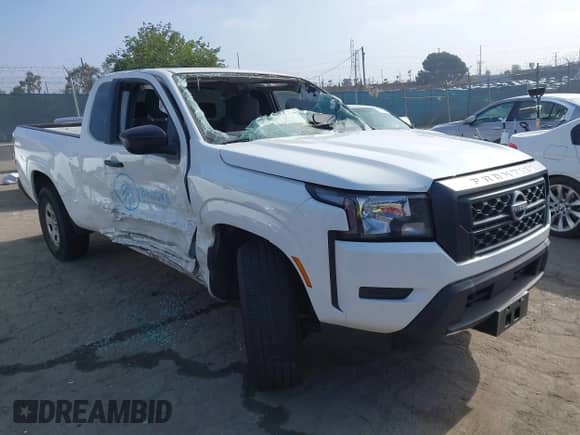 2024 Nissan Frontier S z VIN 1N6ED1CL3RN643820, wystawiony jako IAAI lot #42638763 z przebiegiem 27 033 mil mil oraz . Historia ofert i sprzedaży dostępna na DreamBid. Obrazek 1.