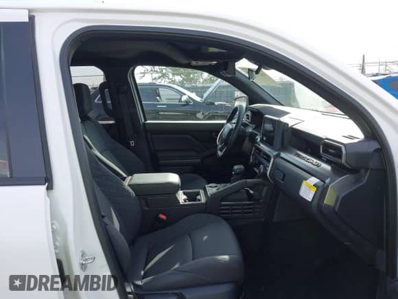 2024 Toyota Tacoma SR5 z VIN 3TMKB5FN5RM022914, wystawiony jako IAAI lot #41398168 z przebiegiem 2 535 mil mil oraz . Historia ofert i sprzedaży dostępna na DreamBid. Obrazek 5.