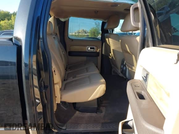 2011 Ford F-150 Lariat z VIN 1FTFW1EF3BFB39941, wystawiony jako IAAI lot #43136003 z przebiegiem 162 564 mil mil oraz . Historia ofert i sprzedaży dostępna na DreamBid. Obrazek 8.