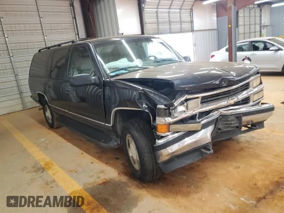 1999 Chevrolet Suburban с VIN 3GNFK16RXXG180567, выставлен на аукционе Copart как лот 71582715 с пробегом 336 379 миль миль и Списание • Salvage title. История ставок и продаж доступна на DreamBid. Изображение 4.