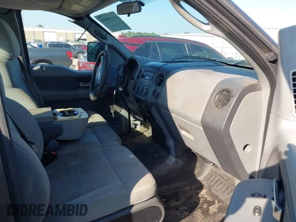 2007 Ford F-150 XL z VIN 1FTRF12277KB41401, wystawiony jako IAAI lot #43178959 z przebiegiem 217 607 mil mil oraz . Historia ofert i sprzedaży dostępna na DreamBid. Obrazek 5.