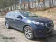 2019 Kia Sorento EX z VIN 5XYPHDA58KG595489, wystawiony jako IAAI lot #41886735 z przebiegiem 73 115 mil mil oraz . Historia ofert i sprzedaży dostępna na DreamBid. Obrazek 1.