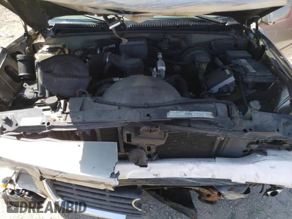 2000 Cadillac Escalade z VIN 1GYEK13R7YR128401, wystawiony jako Copart lot #46227845 z przebiegiem 110 194 mil mil oraz Nie do naprawy • Non repairable. Historia ofert i sprzedaży dostępna na DreamBid. Obrazek 13.