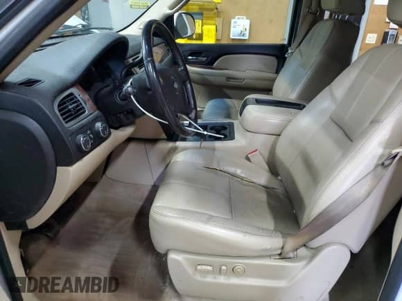 2008 Chevrolet Tahoe 3LT z VIN 1GNFK13018R255552, wystawiony jako Copart lot #85912705 z przebiegiem 245 635 mil mil oraz Czysty tytuł • Clean title. Historia ofert i sprzedaży dostępna na DreamBid. Obrazek 7.