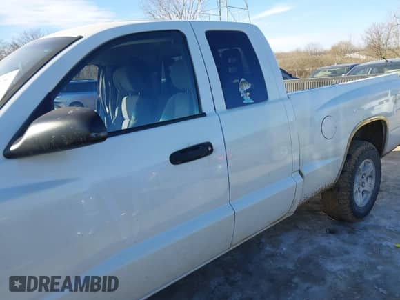 2007 Dodge Dakota SLT with VIN 1D7HW42K87S136419, listed as a IAAI auction lot 41363057 with 152,369 mi miles and . Bid and sale history available at DreamBid. Image 14.