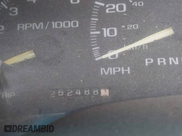 1996 Chevrolet Suburban z VIN 3GNEC16R3TG101906, wystawiony jako IAAI lot #42058102 z przebiegiem 252 488 mil mil oraz . Historia ofert i sprzedaży dostępna na DreamBid. Obrazek 7.