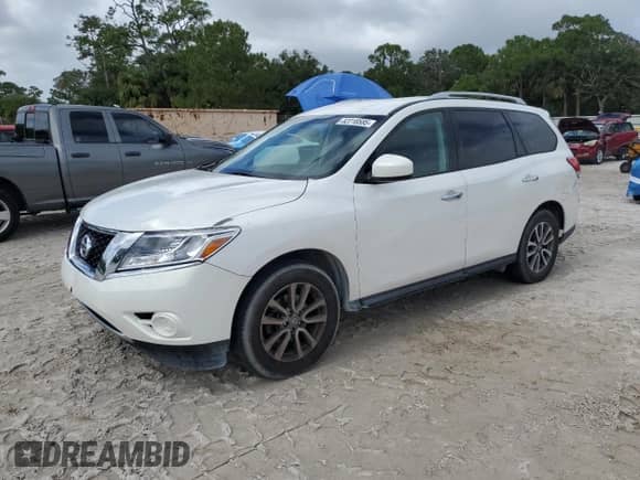 2014 Nissan Pathfinder SL with VIN 5N1AR2MN8EC632483, listed as a Copart auction lot 82218585 with 159,782 mi miles and Clean title. Bid and sale history available at DreamBid. Image 1.