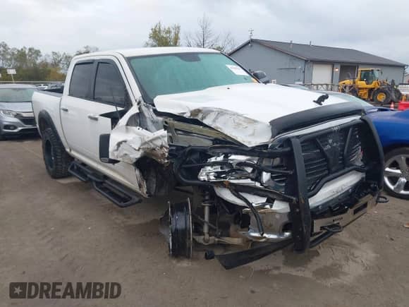 2015 Ram 1500 Outdoorsman z VIN 1C6RR7LT6FS635868, wystawiony jako IAAI lot #43380330 z przebiegiem 143 522 mil mil oraz . Historia ofert i sprzedaży dostępna na DreamBid. Obrazek 1.