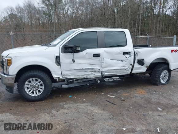 2018 Ford F-250 XL с VIN 1FT7W2B63JEB70397, выставлен на аукционе IAAI как лот 41637099 с пробегом 163 126 миль миль и . История ставок и продаж доступна на DreamBid. Изображение 6.