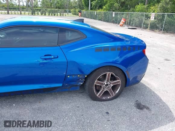 2017 Chevrolet Camaro 1LS z VIN 1G1FA1RX9H0169967, wystawiony jako IAAI lot #42938931 z przebiegiem 229 025 mil mil oraz . Historia ofert i sprzedaży dostępna na DreamBid. Obrazek 6.
