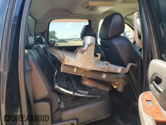 2008 Chevrolet Silverado 3500HD DRW LTZ с VIN 1GCJK33688F173435, выставлен на аукционе Copart как лот 68040675 с пробегом Не указан миль и Чистый • Clean title. История ставок и продаж доступна на DreamBid. Изображение 10.